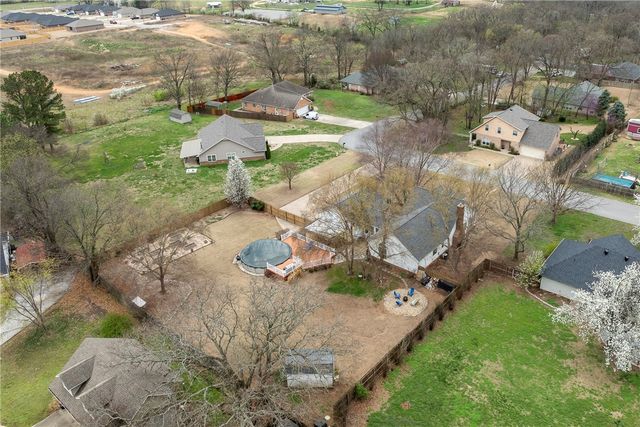 22578 Oakview Road, Siloam Springs, AR 72761