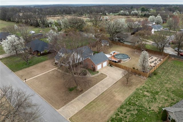 22578 Oakview Road, Siloam Springs, AR 72761