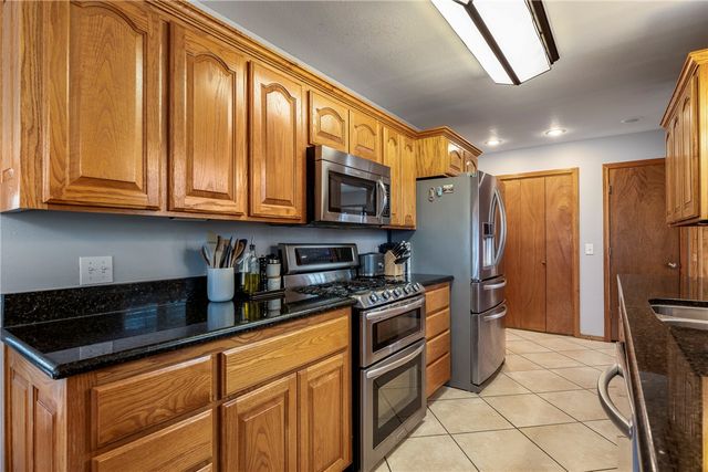 22578 Oakview Road, Siloam Springs, AR 72761