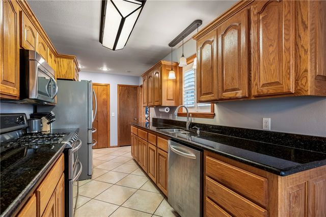 22578 Oakview Road, Siloam Springs, AR 72761