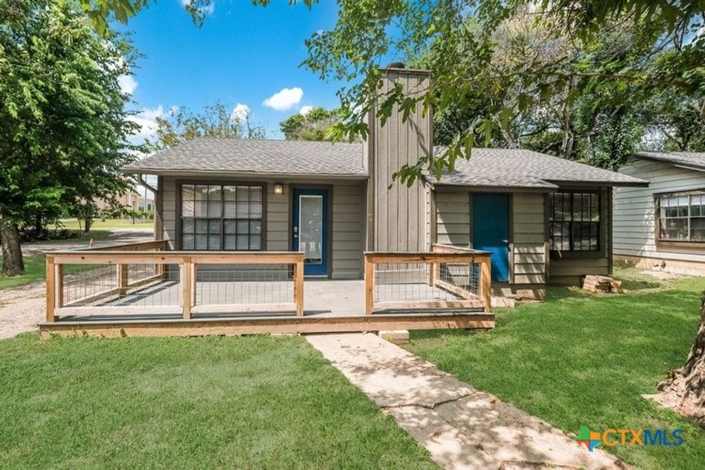 1104 Academy Street, San Marcos, TX 78666