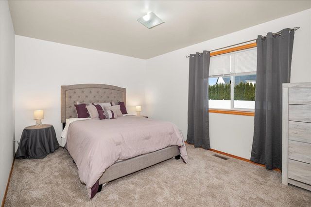 18914 E 2nd Ave, Greenacres, WA 99016