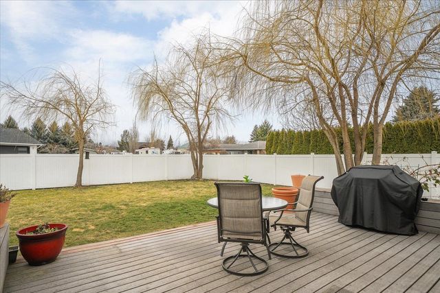 18914 E 2nd Ave, Greenacres, WA 99016