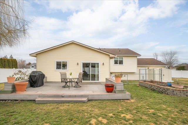 18914 E 2nd Ave, Greenacres, WA 99016