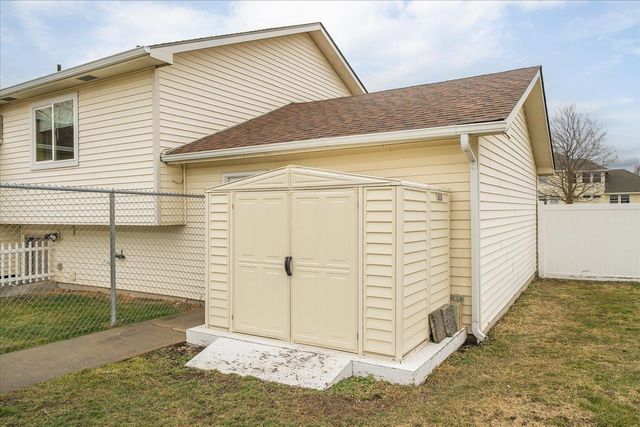 18914 E 2nd Ave, Greenacres, WA 99016