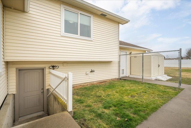 18914 E 2nd Ave, Greenacres, WA 99016