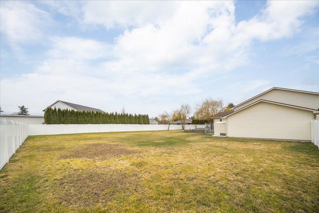 18914 E 2nd Ave, Greenacres, WA 99016