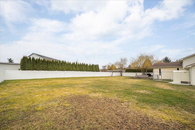 18914 E 2nd Ave, Greenacres, WA 99016