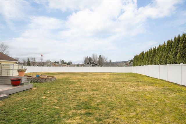 18914 E 2nd Ave, Greenacres, WA 99016