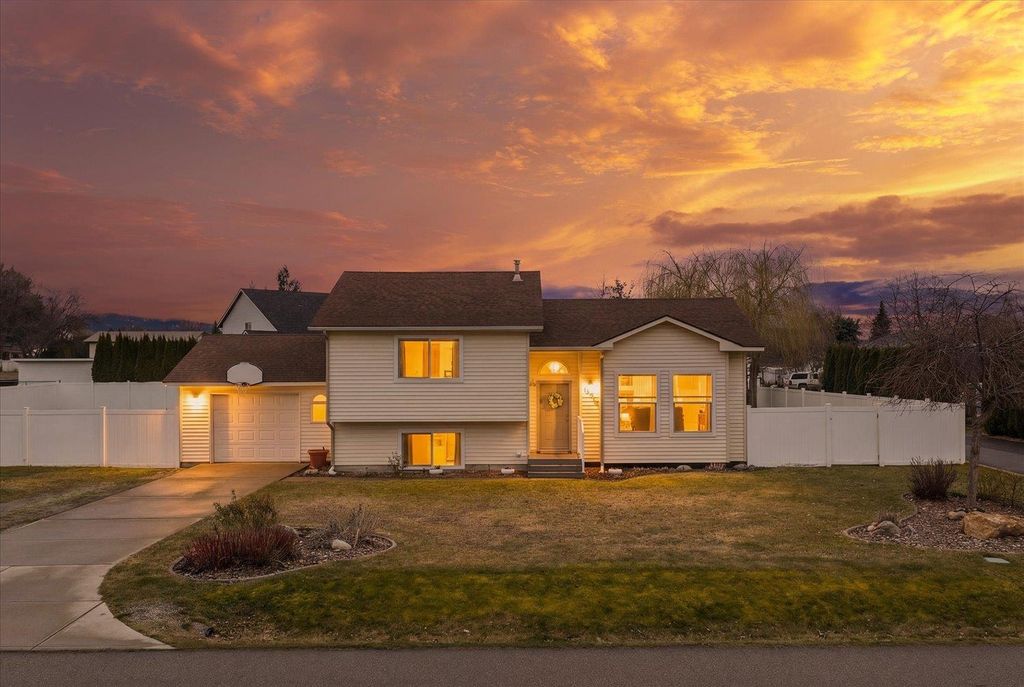 18914 E 2nd Ave, Greenacres, WA 99016