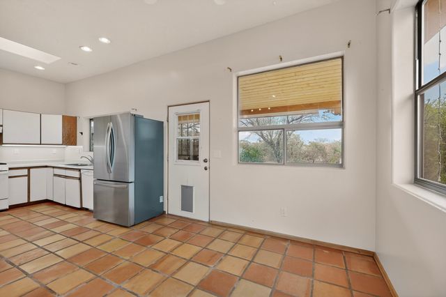 7 Casa Del Oro Way, Santa Fe, NM 87508