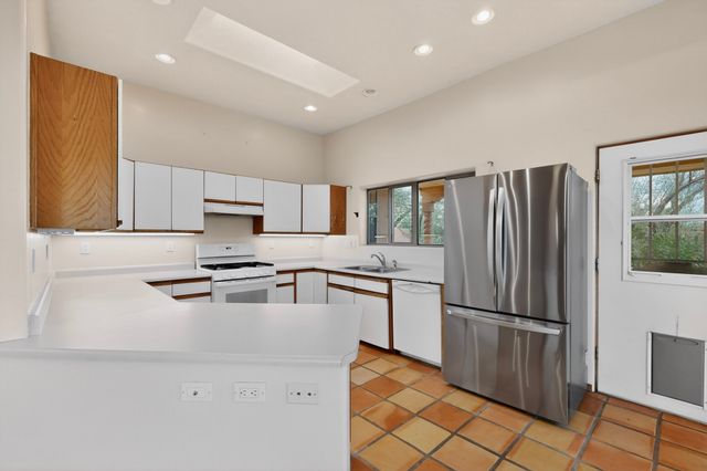 7 Casa Del Oro Way, Santa Fe, NM 87508