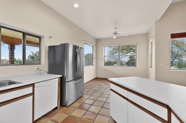 7 Casa Del Oro Way, Santa Fe, NM 87508