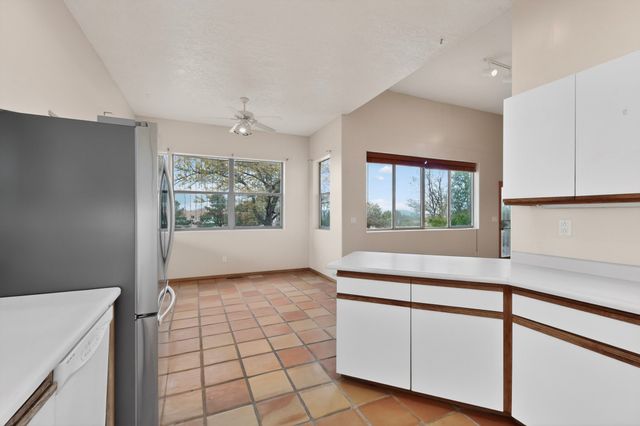 7 Casa Del Oro Way, Santa Fe, NM 87508