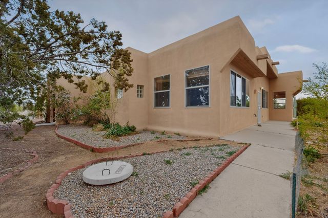 7 Casa Del Oro Way, Santa Fe, NM 87508