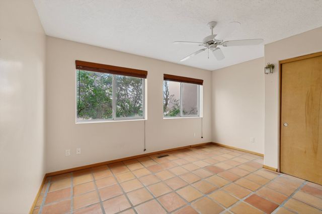 7 Casa Del Oro Way, Santa Fe, NM 87508
