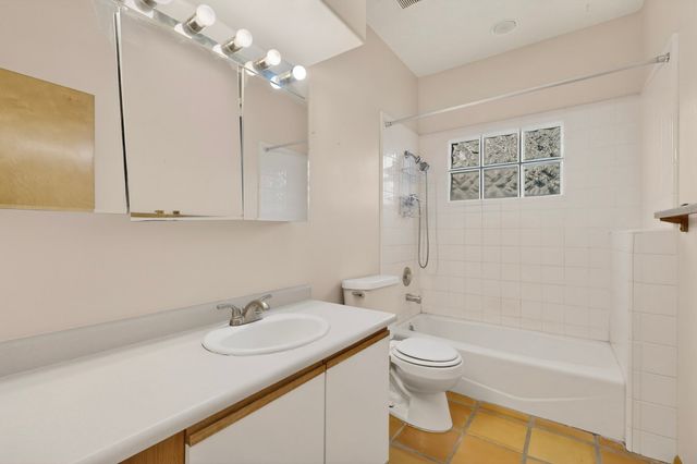 7 Casa Del Oro Way, Santa Fe, NM 87508