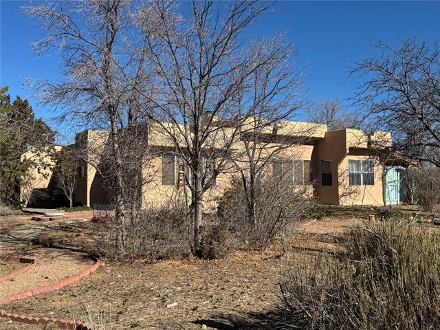 7 Casa Del Oro Way, Santa Fe, NM 87508