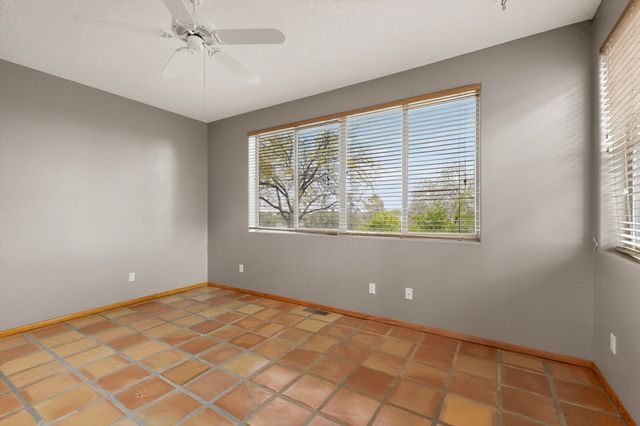 7 Casa Del Oro Way, Santa Fe, NM 87508