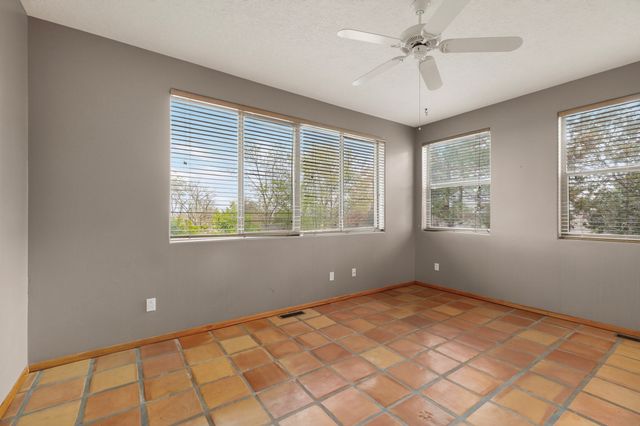 7 Casa Del Oro Way, Santa Fe, NM 87508
