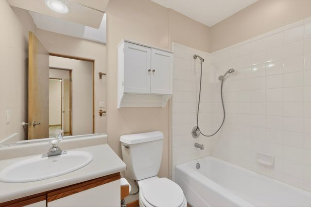 7 Casa Del Oro Way, Santa Fe, NM 87508