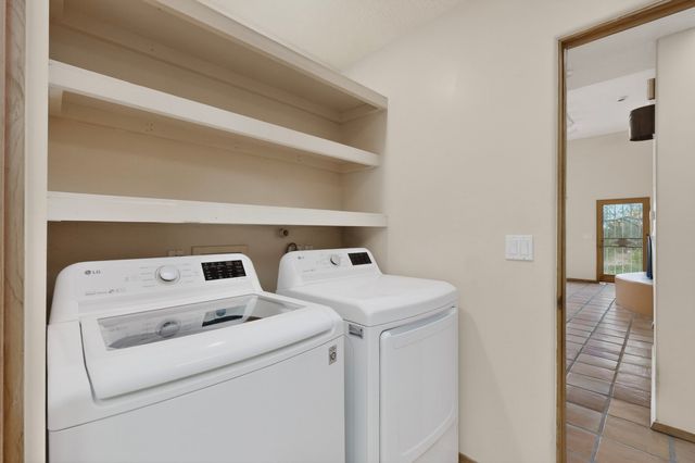 7 Casa Del Oro Way, Santa Fe, NM 87508