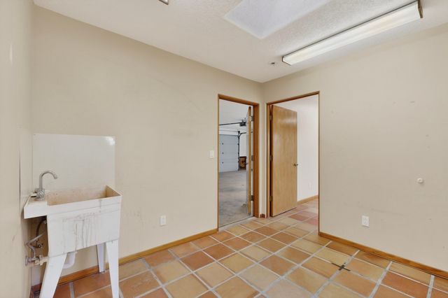 7 Casa Del Oro Way, Santa Fe, NM 87508