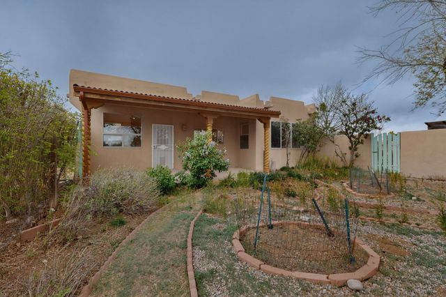 7 Casa Del Oro Way, Santa Fe, NM 87508