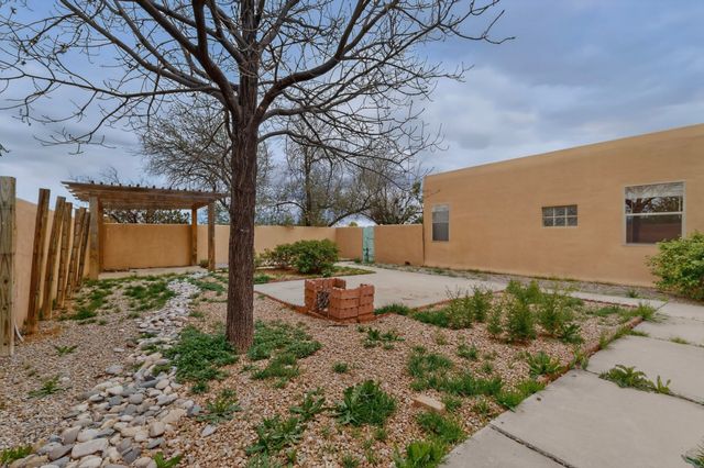 7 Casa Del Oro Way, Santa Fe, NM 87508