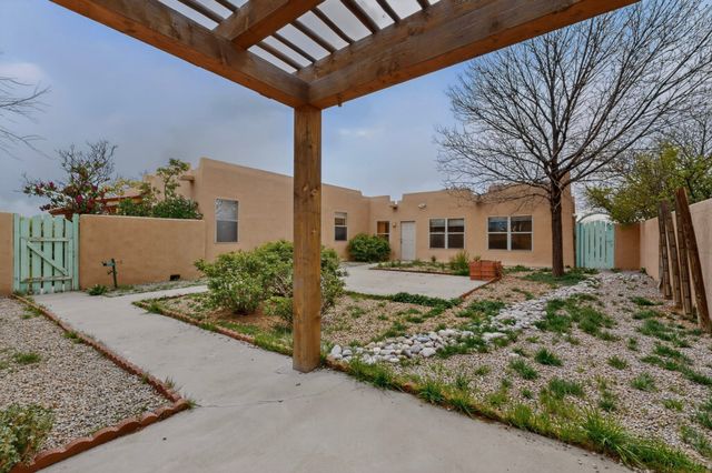 7 Casa Del Oro Way, Santa Fe, NM 87508