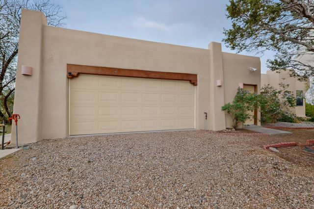 7 Casa Del Oro Way, Santa Fe, NM 87508