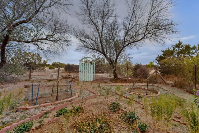 7 Casa Del Oro Way, Santa Fe, NM 87508