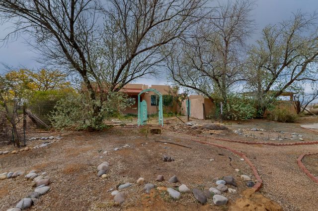 7 Casa Del Oro Way, Santa Fe, NM 87508