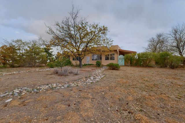 7 Casa Del Oro Way, Santa Fe, NM 87508