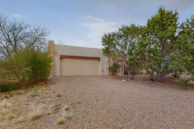 7 Casa Del Oro Way, Santa Fe, NM 87508