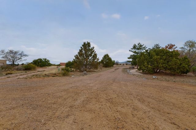7 Casa Del Oro Way, Santa Fe, NM 87508