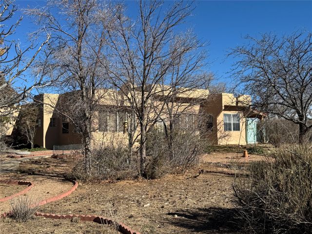 7 Casa Del Oro Way, Santa Fe, NM 87508