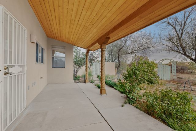 7 Casa Del Oro Way, Santa Fe, NM 87508