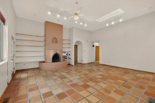 7 Casa Del Oro Way, Santa Fe, NM 87508