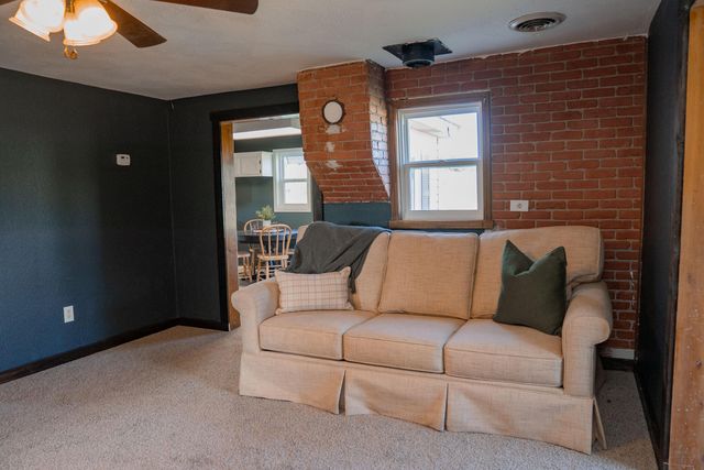 11861 E 1350 Road, Stockton, MO 65785