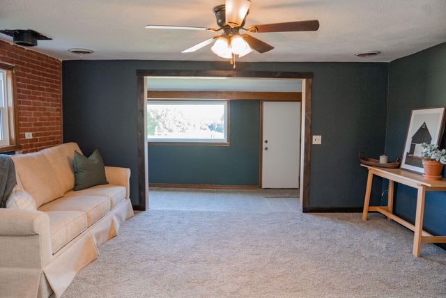 11861 E 1350 Road, Stockton, MO 65785