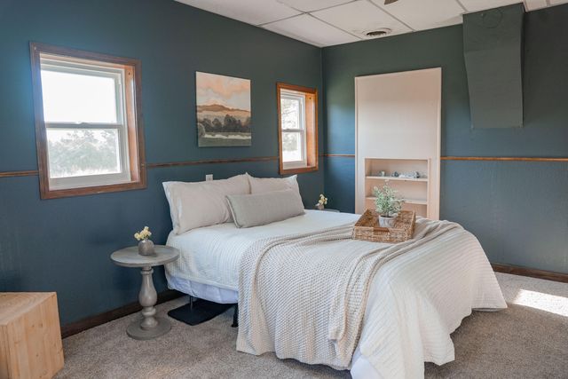 11861 E 1350 Road, Stockton, MO 65785