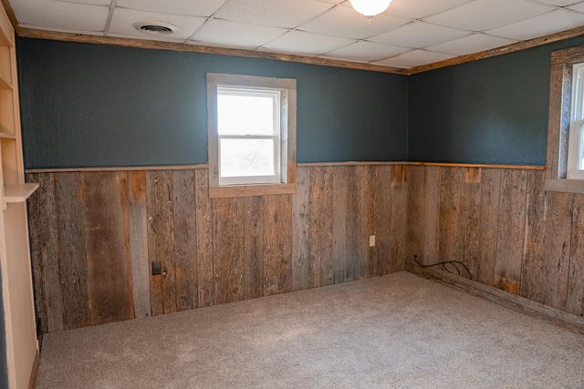 11861 E 1350 Road, Stockton, MO 65785