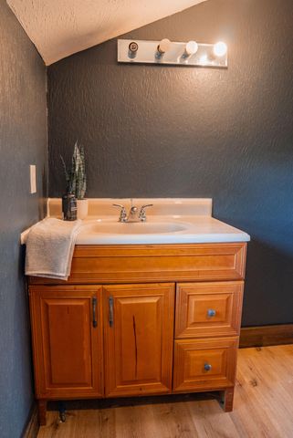 11861 E 1350 Road, Stockton, MO 65785