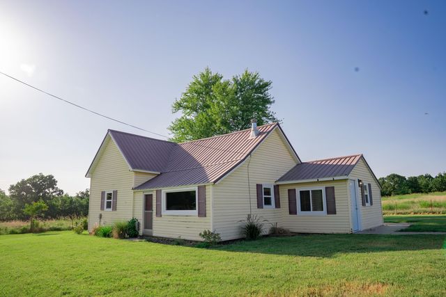 11861 E 1350 Road, Stockton, MO 65785