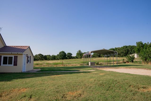 11861 E 1350 Road, Stockton, MO 65785