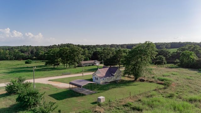 11861 E 1350 Road, Stockton, MO 65785