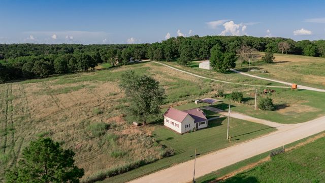 11861 E 1350 Road, Stockton, MO 65785