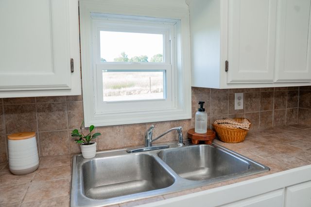 11861 E 1350 Road, Stockton, MO 65785