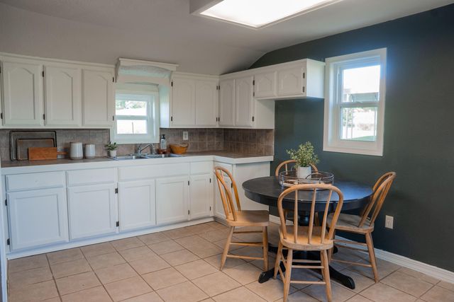 11861 E 1350 Road, Stockton, MO 65785